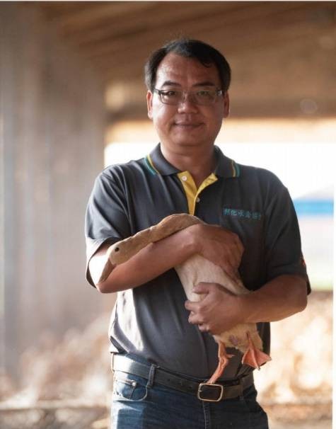 吳鴻基從長期營運的角度評估，投入興建室內畜舍，更幸運地躲過2015~2016全臺禽流感的疫情