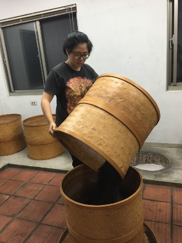 習製茶、學品評 張群承接三代茶業