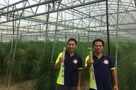 第四屆百大青農黃閔聖(右)及陳中帥(左)對「青筍筍」品牌深具信心