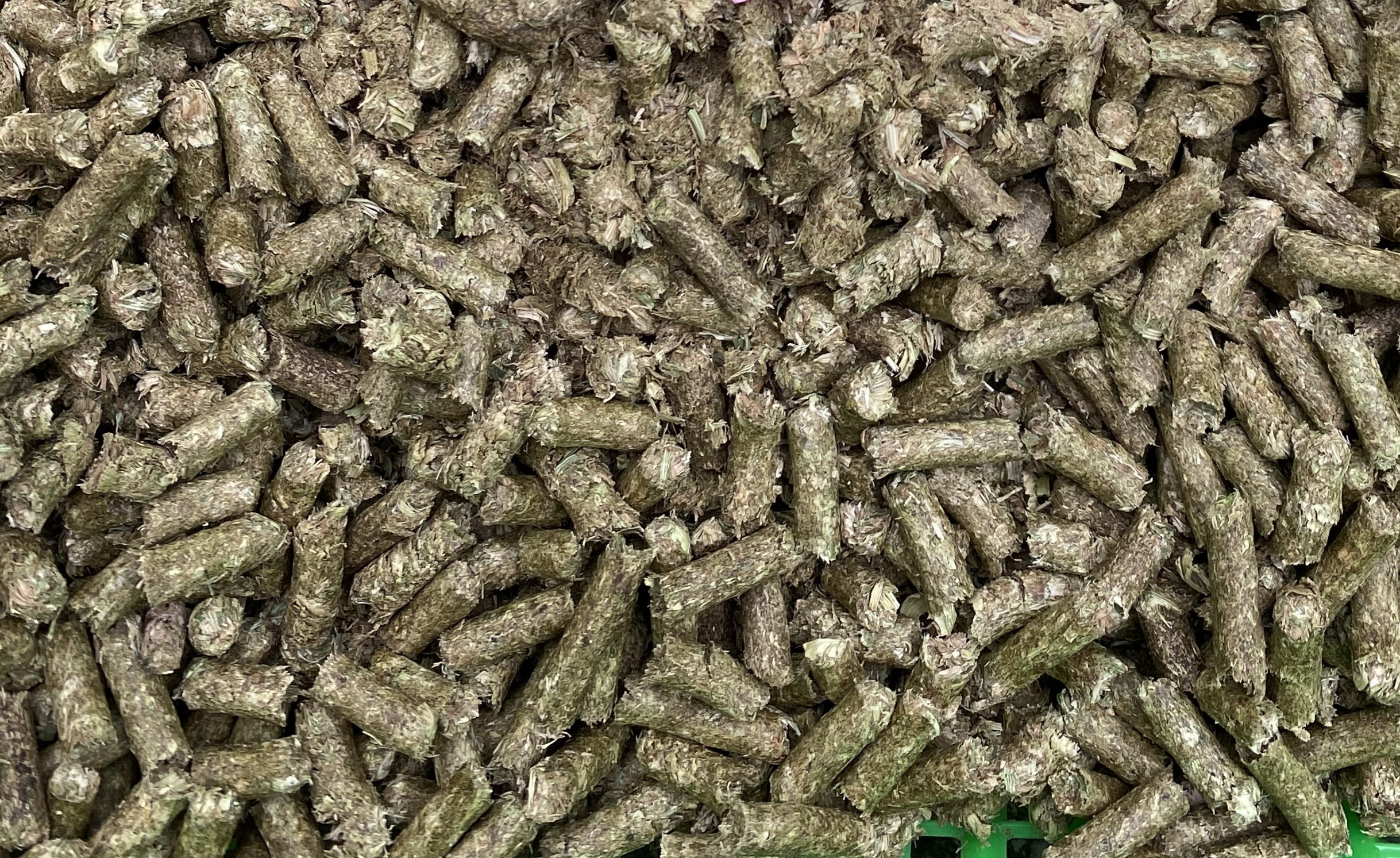 稻稈粒狀芻料調製,提升其飼養價值並促進農業副產物資源循環利用 稻稈粒狀芻料調製,提升其飼養價值並促進農業副產物資源循環利用