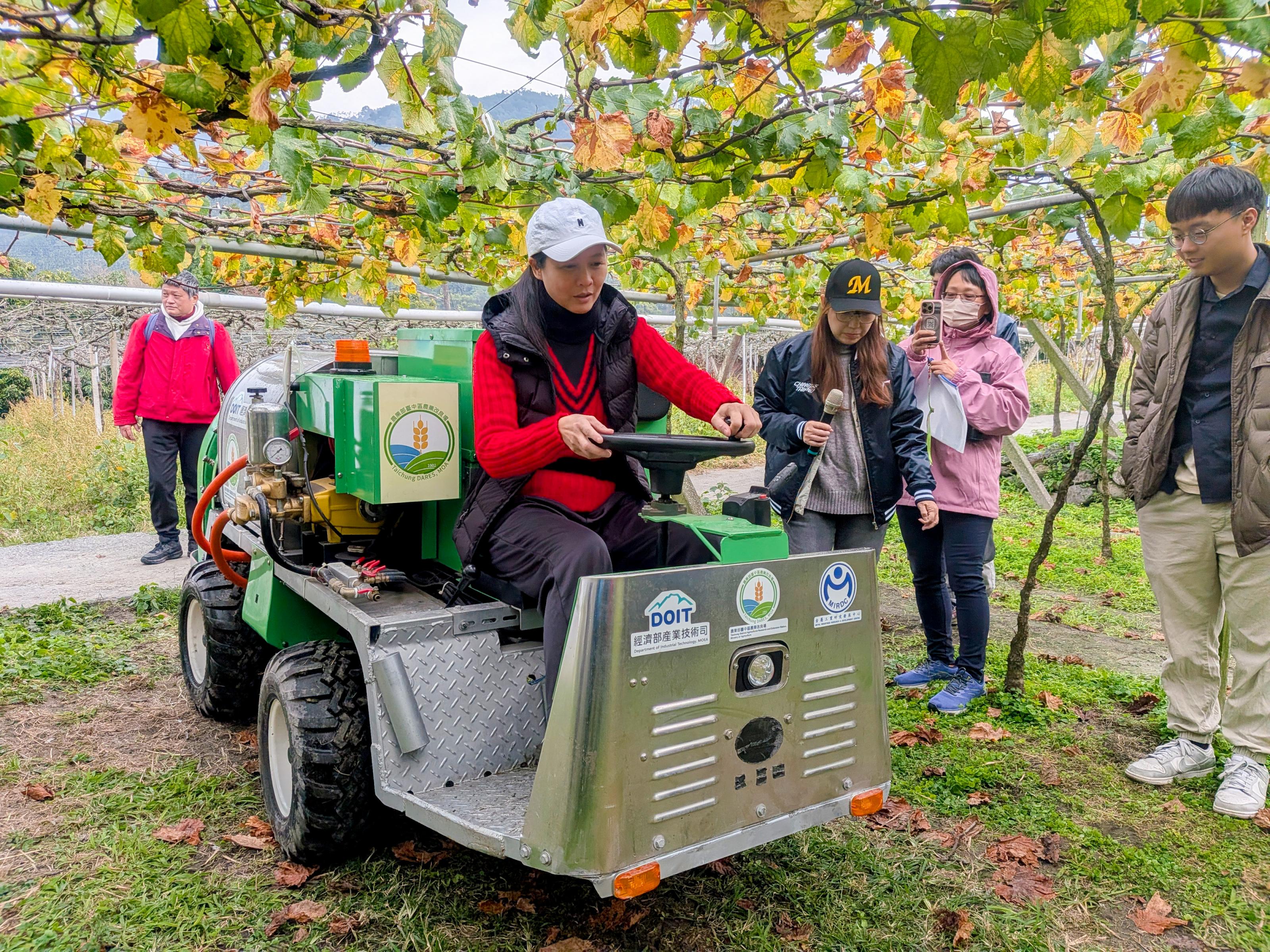 電動農機具導入及燈照技術 防治葡萄病害減低農藥風險 電動農機具導入及燈照技術 防治葡萄病害減低農藥風險